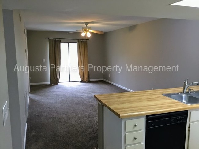Foto del edificio - 303 Windsong Cir
