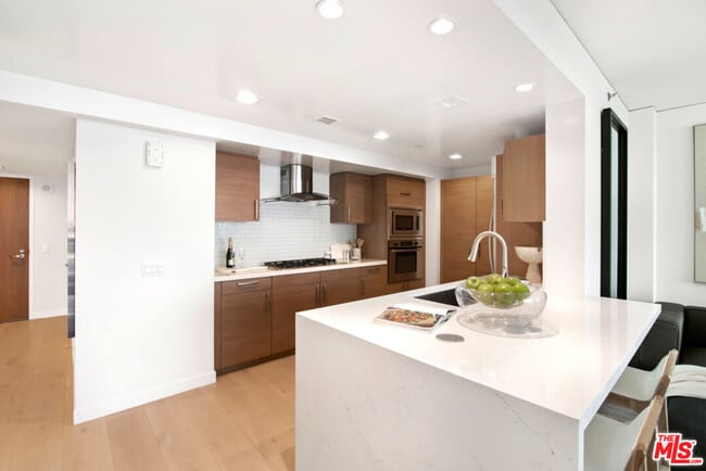 Building Photo - 13650 Marina Pointe Dr