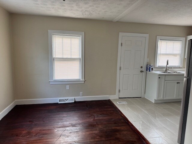 Foto del edificio - 224 Elmwood Dr