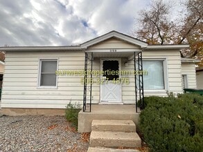 Building Photo - 909 N Monterey Ave