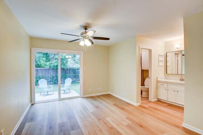 Building Photo - 8804 Westover Club Dr