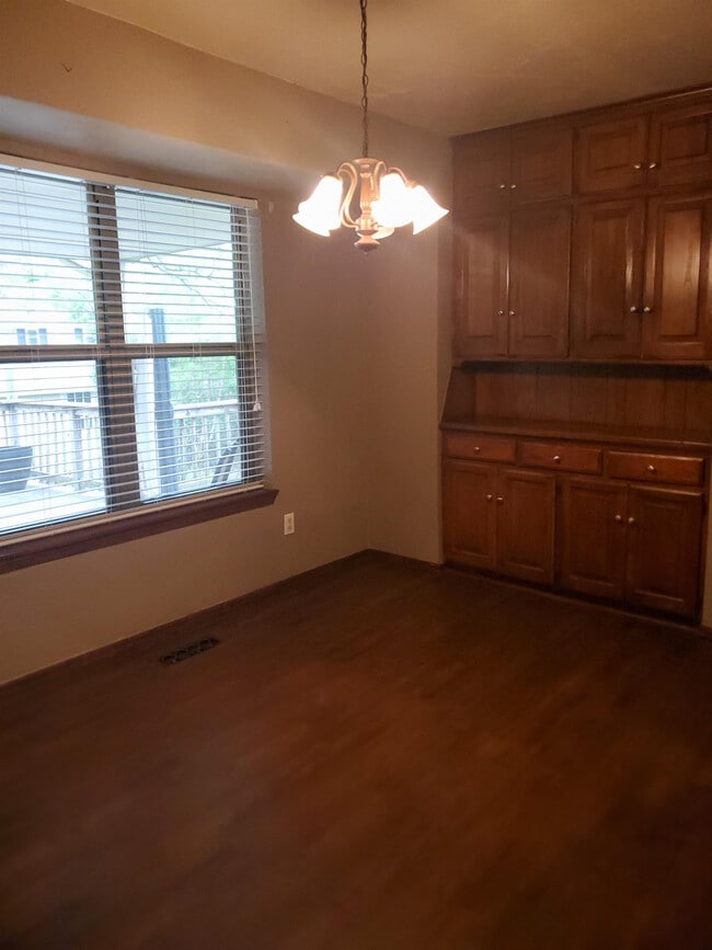 Foto del edificio - 912 E 10th St