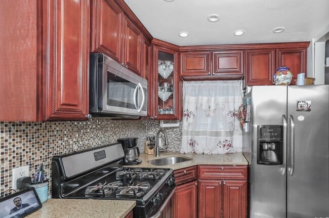 Building Photo - 8661 77th St