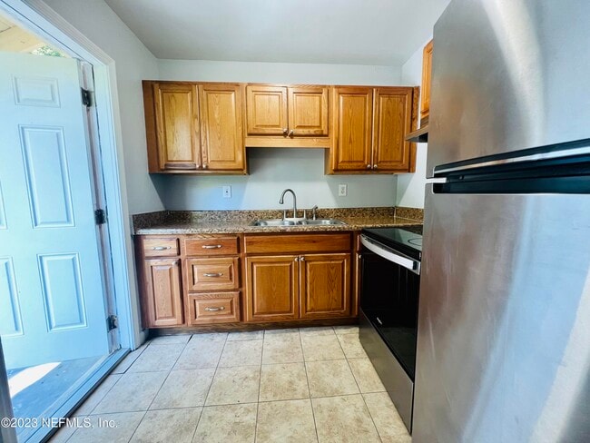 Foto del edificio - 2105 Kingswood Rd