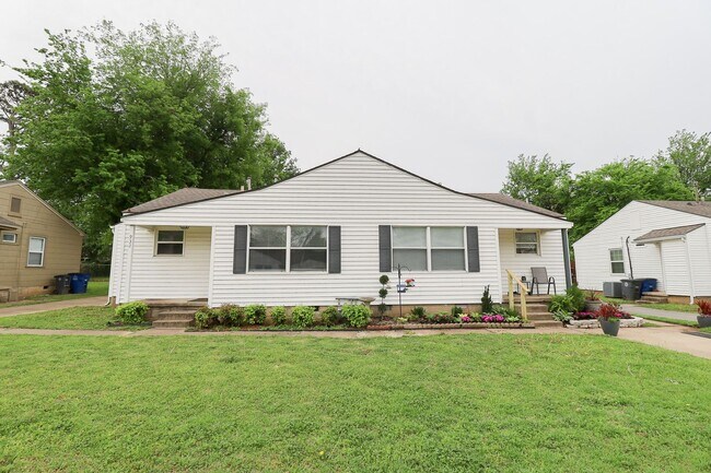 Foto del edificio - Beautiful Brookside duplex unit - NO PETS