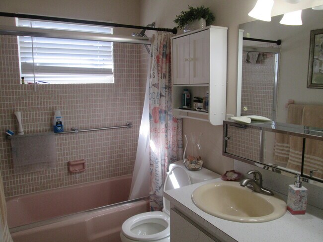 Foto del edificio - 2731 Barkley Dr W