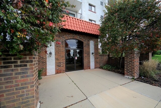 Building Photo - 375 Plum Creek Dr