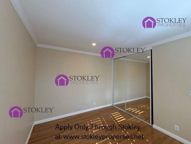 Building Photo - 323 Thistle Cir