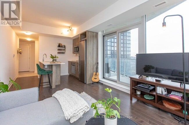 Photo du bâtiment - 805-1805 Carling Ave