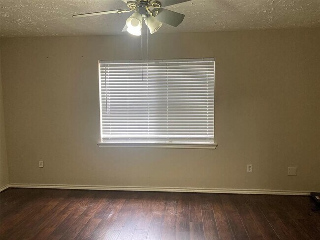 Foto del edificio - 9022 Wilcrest Dr