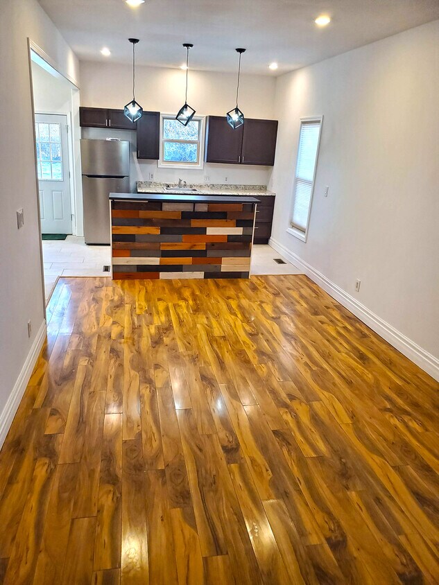 Foto principal - 126 W Thornton Ave