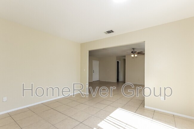 Foto del edificio - 274 SW Kentwood Rd