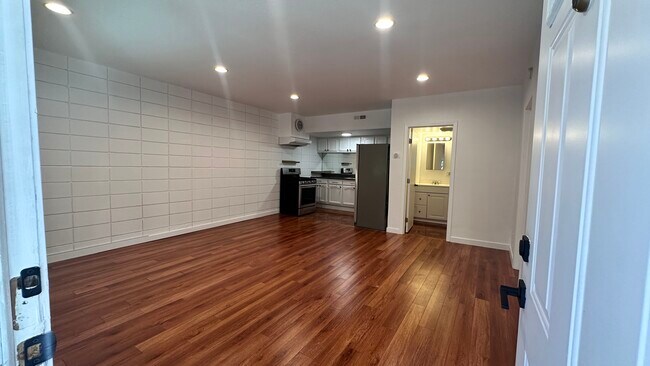 Foto del edificio - 1714 Royal Blvd