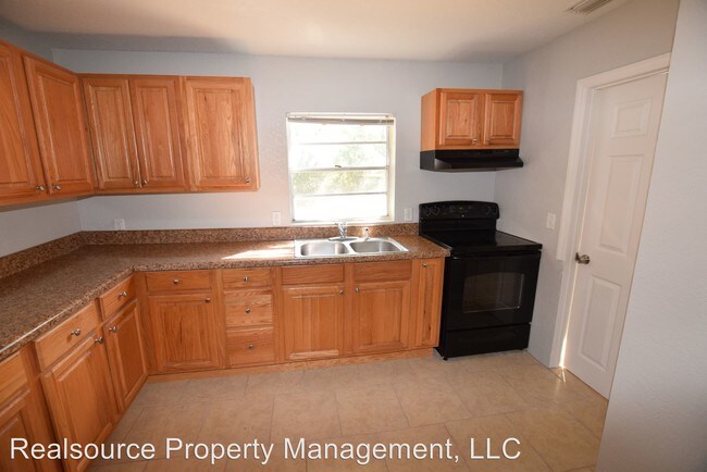 Building Photo - 1024 Sunshine Dr E