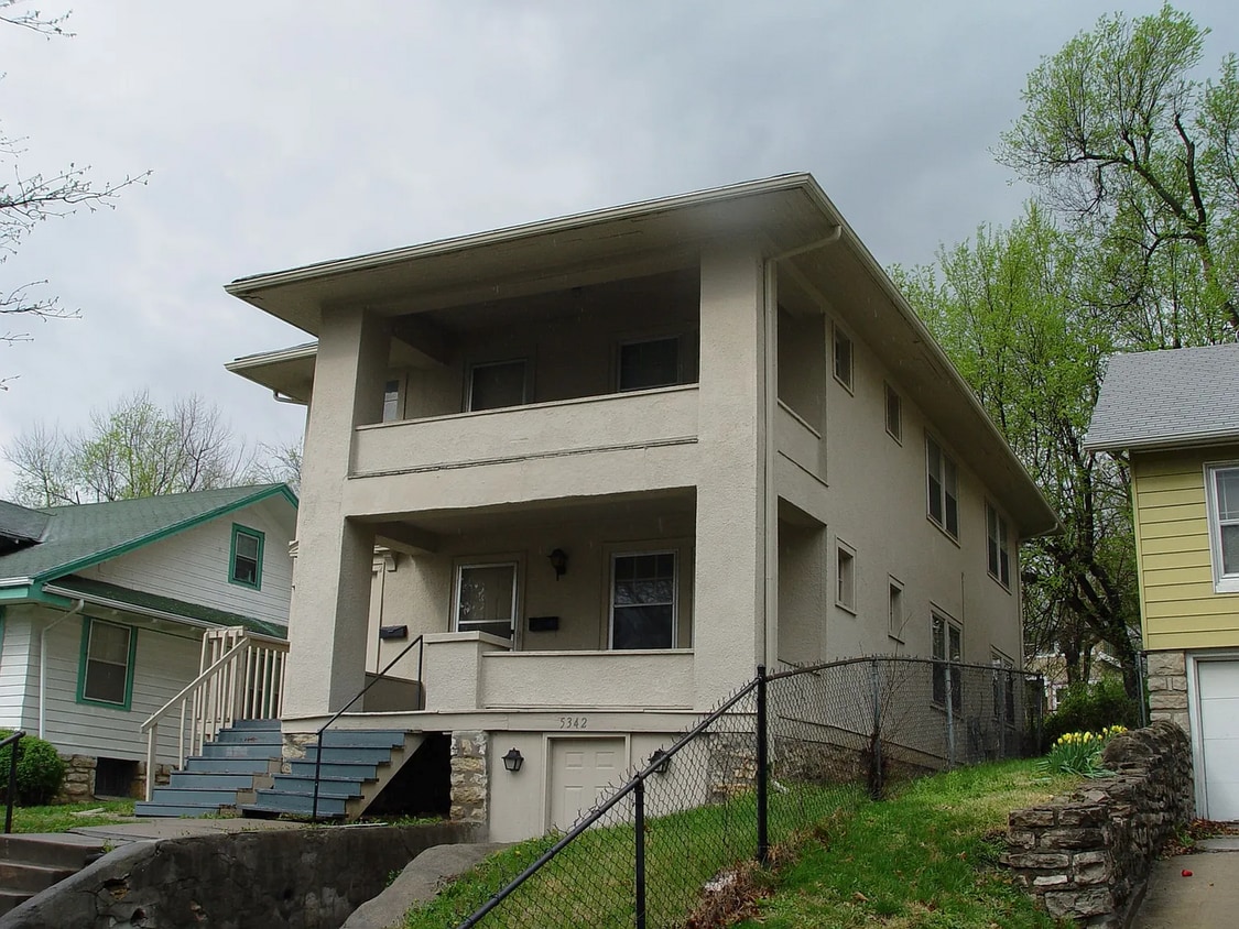Primary Photo - 5342 Park Ave