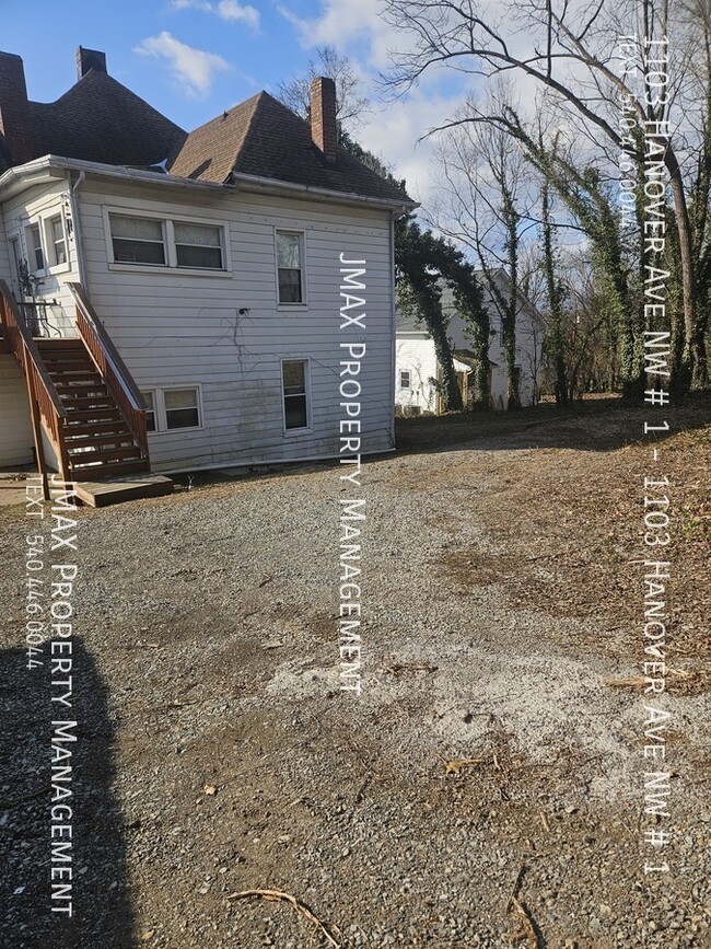 Building Photo - This property has a no security deposit op...