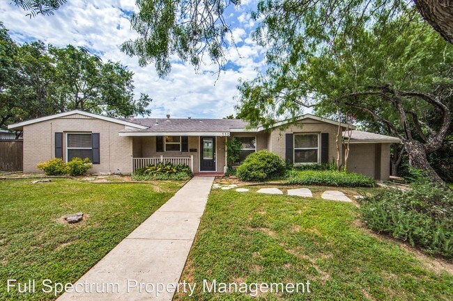 Foto del edificio - 3 br, 2 bath House - 110 Bryker Dr