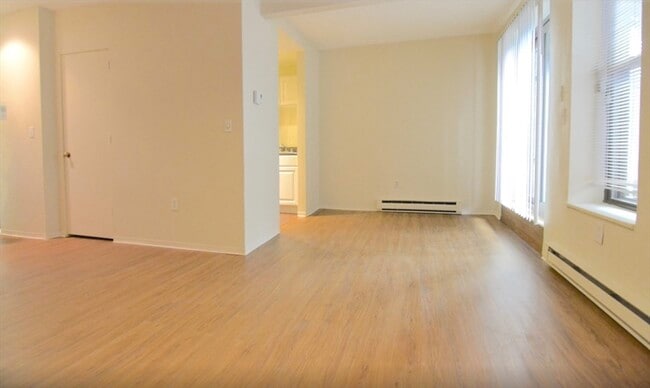 Building Photo - 67 St Germain St