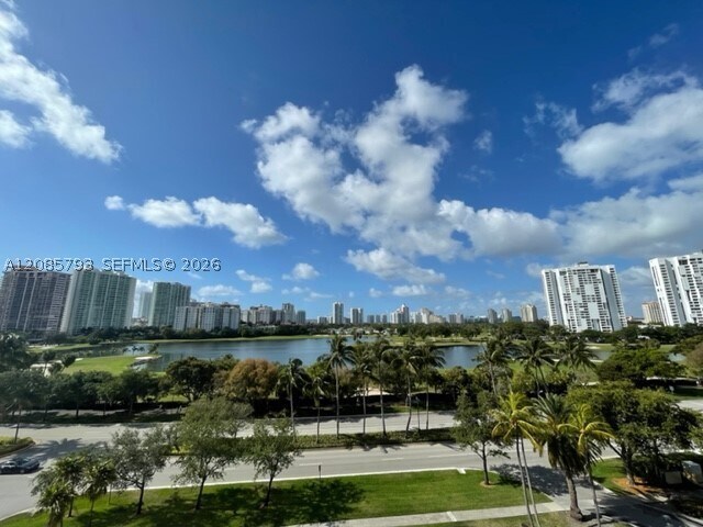 Foto del edificio - 3625 N Country Club Dr