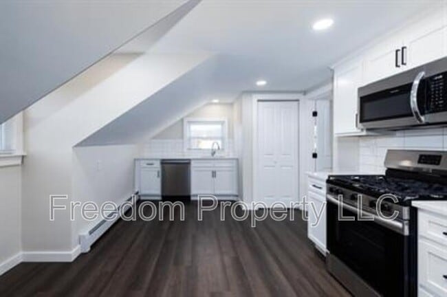 Building Photo - 28 Aircraft Rd