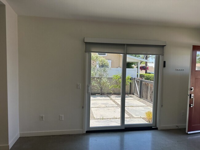 Patio cerrado - 455 N Cypress St