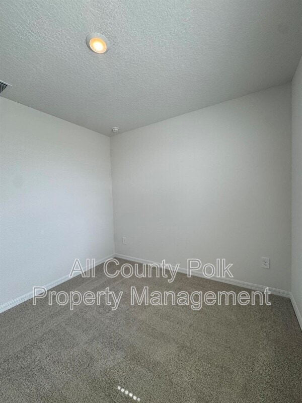 Foto del edificio - 2061 Rosewood Dr