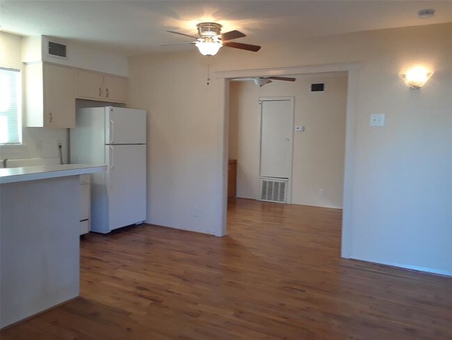 Building Photo - 845 Beverly St