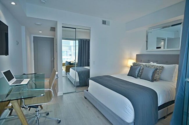 Photo du bâtiment - 155 Yorkville Ave