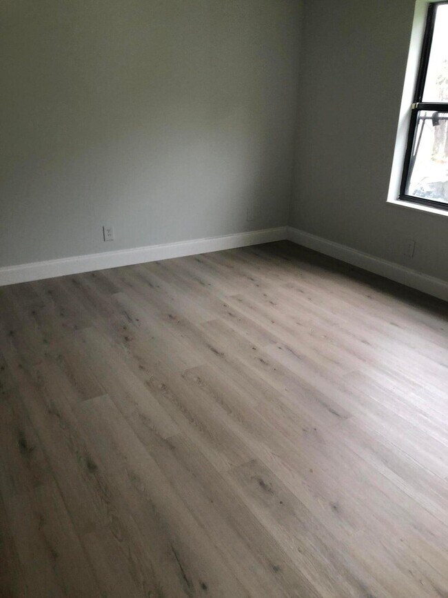 Foto del edificio - 5862 Triphammer Rd