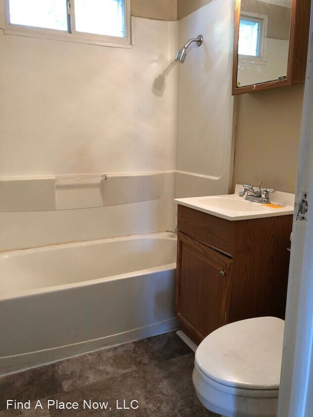 Building Photo - 2 br, 1 bath House - 515 14th Ave