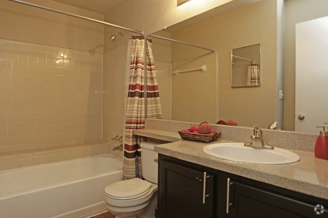 Interior Photo - Crossing at Holcomb Bridge