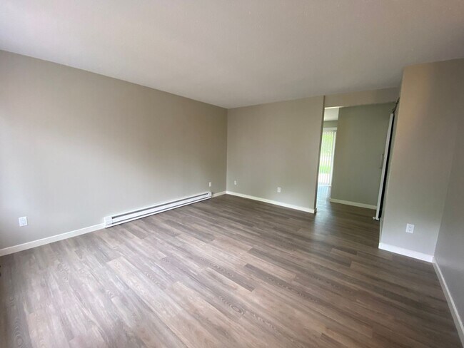Building Photo - NEWLY RENOVATED 3 BD/1 BA - Move In ASAP!