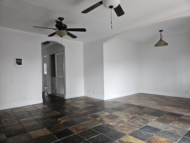 Foto del edificio - 2 bedroom 2 bath with in unit laundry in Hillcrest /North Park!