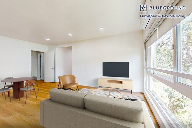 Foto del edificio - 7949 Romaine St