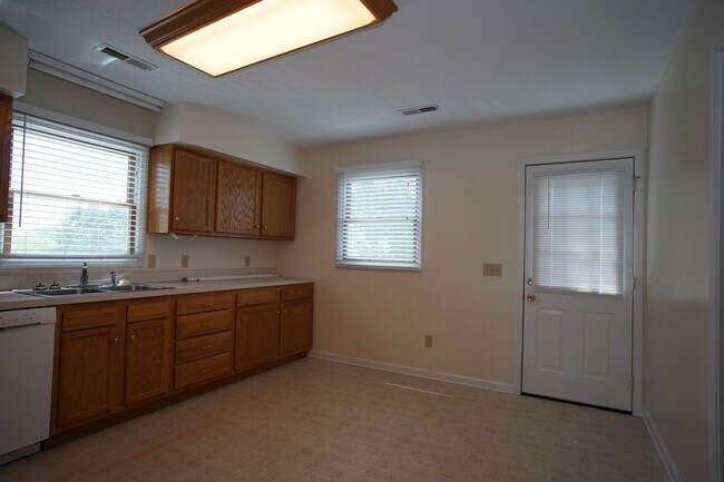 Building Photo - Pickett 485