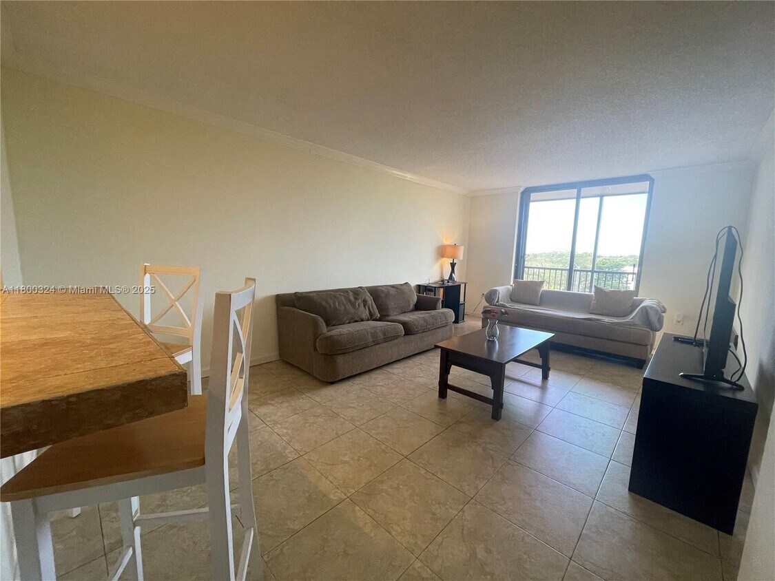 Foto principal - 16851 NE 23rd Ave