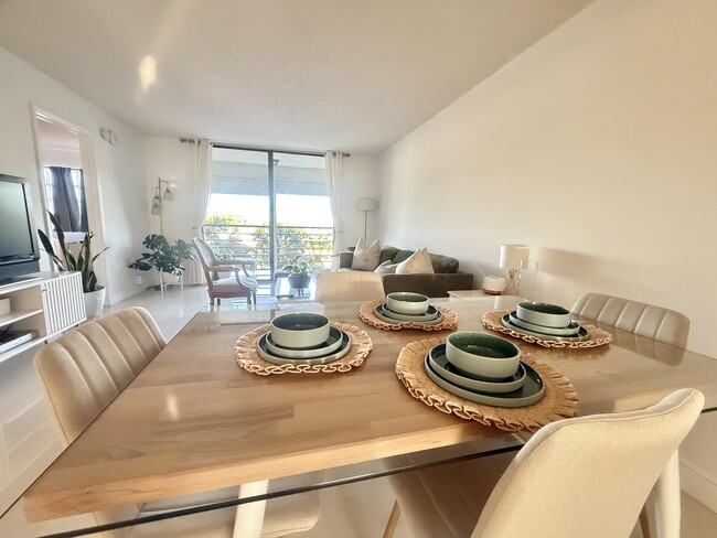 Foto del edificio - 4640 Lucerne Lakes Blvd W