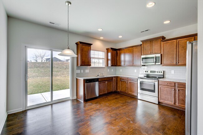 Foto del edificio - 4 Bedroom Rental in Mackintosh On The Lake Neighborhood!