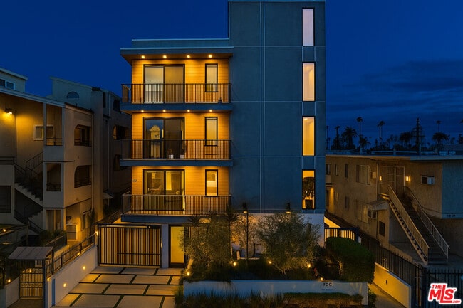 Building Photo - 5832 Virginia Ave