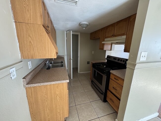Foto del edificio - Remodeled Townhome in West Phoenix