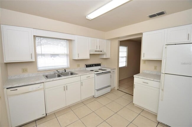 Foto del edificio - 1434 E Fern Rd