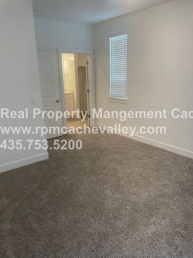 Foto del edificio - 472 W 40 S