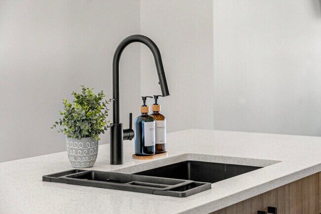 Photo du bâtiment - 2231-2281 81 St S W