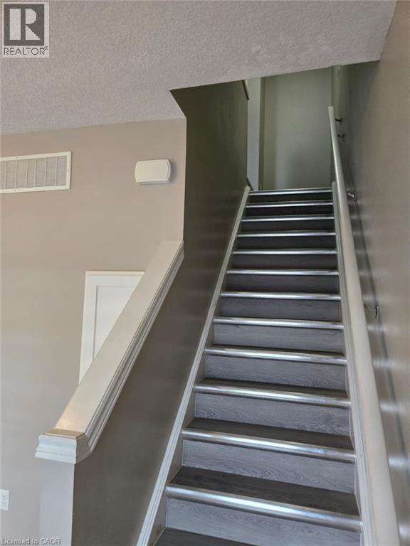 Photo du bâtiment - 1110 Fairway Rd N