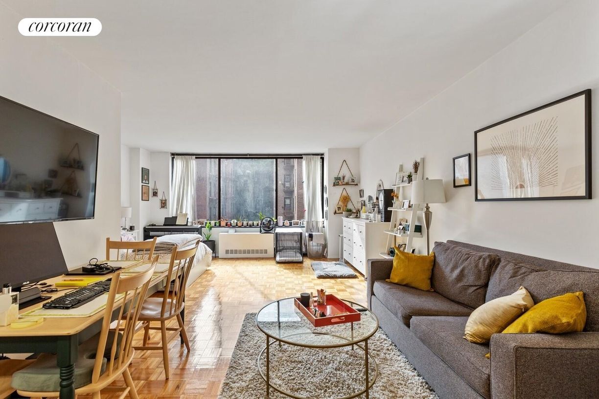 Primary Photo - 215 W 95th St