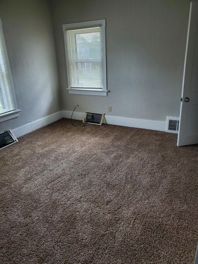 Building Photo - 100 - 102 Calhoun