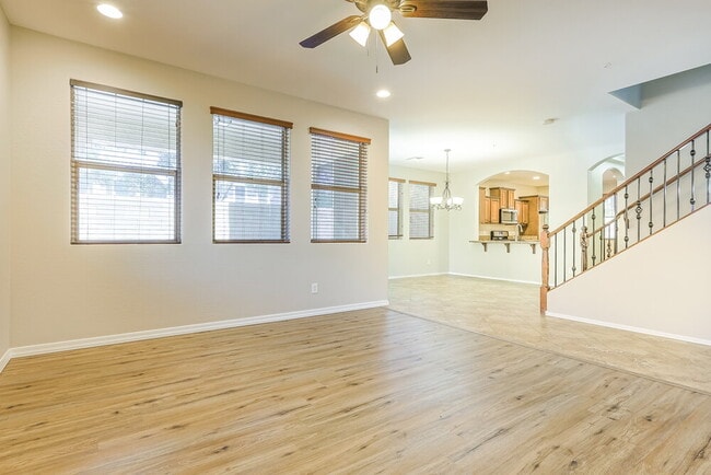 Building Photo - 3252 E Virgil Dr