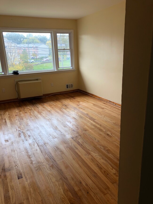 Building Photo - 22 Boyle Plz Building Photo - 22 Boyle Plz