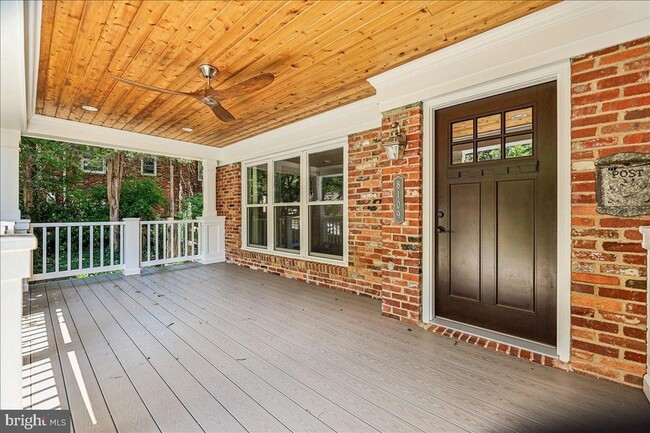 Building Photo - 8109 Bainbridge Rd