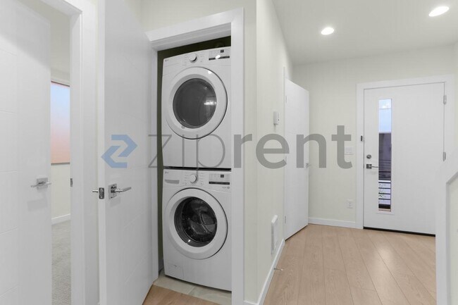 Foto del edificio - Unit B